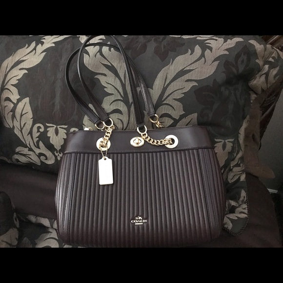 Coach Turnlock Edie Shoulder Bag With Quilting - Picture 4 of 8